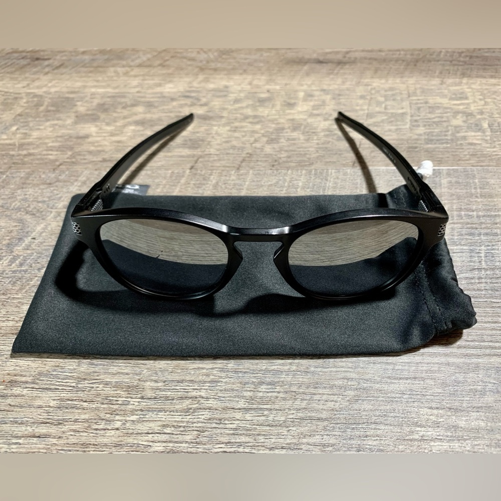 Oakley Latch